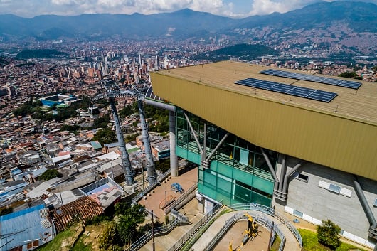 Paneles solares generan cerca del 50% de la energía que se consume en cinco edificaciones de la red Metro