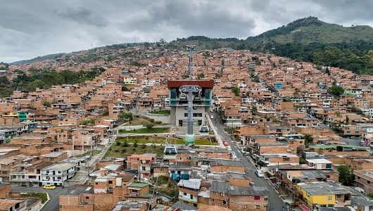Metrocable línea M (Miraflores - Trece de Noviembre) ha transportado más de dos millones de usuarios en su primer año de operación