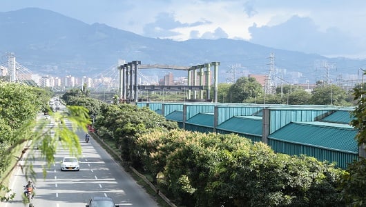 Cierre de la calzada occidental de la avenida Regional entre las calles 10 sur y el puente de la 10, entre las 9 de la noche y las 4 de la mañana por obras de ampliación de la estación Poblado