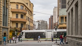 PRIMER AÑO DEL TRANVÍA: MÁS ESPACIO PÚBLICO, MOVILIDAD Y AIRE LIMPIO