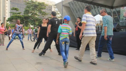 ESTE VIERNES LOS USUARIOS BAILARÁN TANGO EN LA ESTACIÓN UNIVERSIDAD