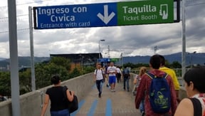 PRESTA ATENCIÓN A LOS CAMBIOS EN EL INGRESO A LA ESTACIÓN POBLADO