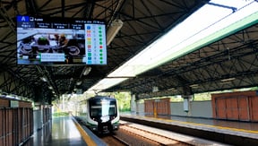 Pantallas informativas: 309 razones para levantar la mirada en el Metro