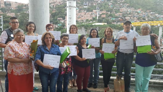 VALLEJUELOS APROVECHA SU SALA DE COMPUTO